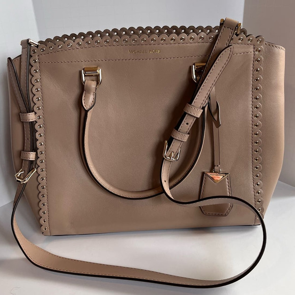 Michael Kors Benning Large Scalloped Leather Satchel Truffle Excellent Condition - Picture 15 of 15